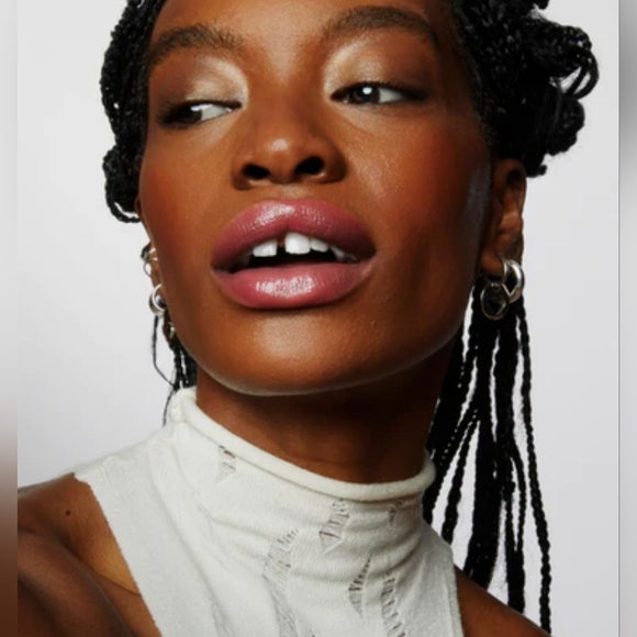 Blaze | Multi-Use Matte Cream Bronzer Stick | Milk Makeup | Brand New in Box - Picture 10 of 16